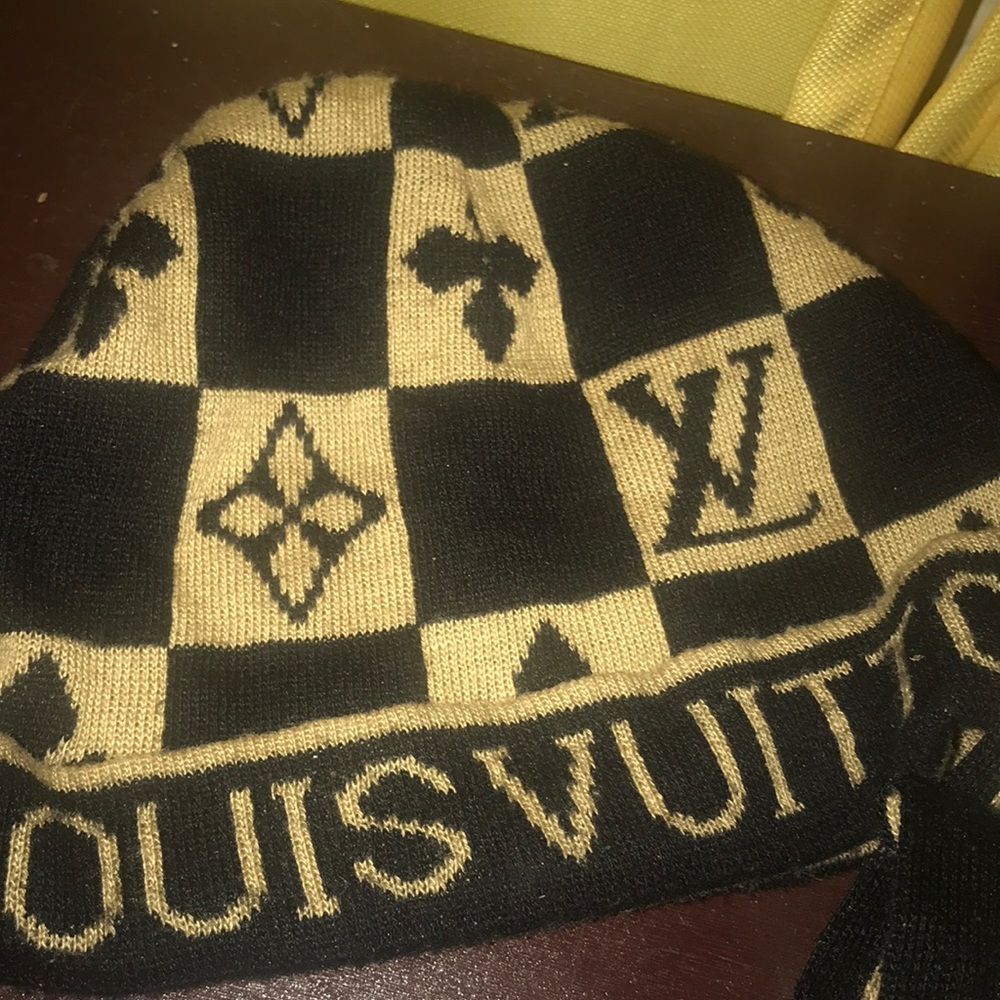Louis Vuitton spring collection skully and scarf